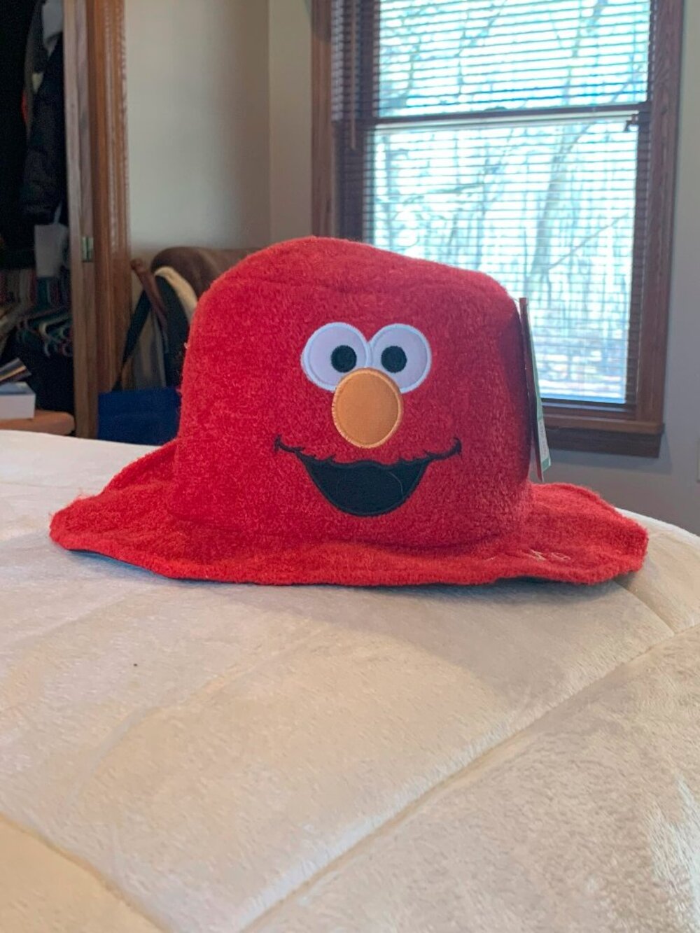 NEW W/ TAGS, SESAME STREET ELMO FLOPPY HAT, BUCKET HAT, MEN, WOMEN AND KIDS